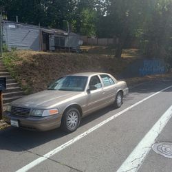 2004 Ford Crown Victoria