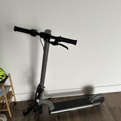 5thWheel 15 MPH Adult Electric Scooter with 8” tires - Good Condition