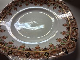 1 Dinner Plate  Reids Park Place gold trim