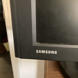 Samsung 15 “ Flat Screen Computer Monitor With Cables 