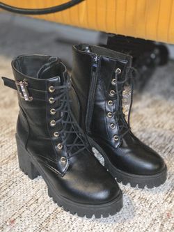 Black Heeled Boots 