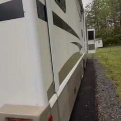 2008 Winnebago Sightseer 