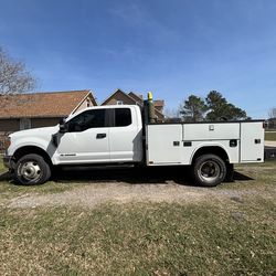 2017 ford f350 super duty regular cab chasis and RKI bed