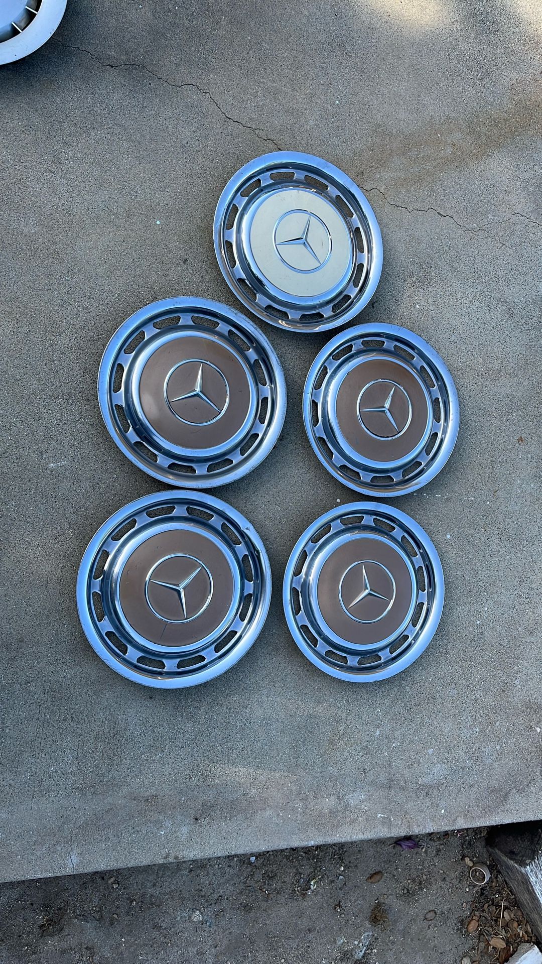 4 Mercedes Hubcaps