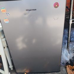 HISENE 12OL SINGLE DOOR BAR FRIDGE WORKS GREAT 💯