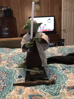 Yoda moving Figure