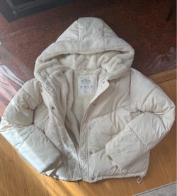 Hollister Puffer Jacket Size M