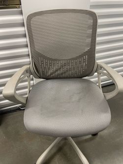 Rolling desk chair