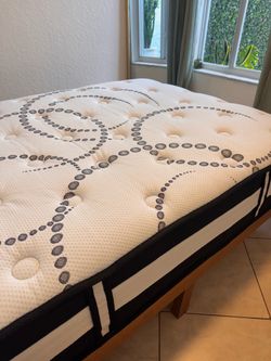 Like new mattress full size - mattress only