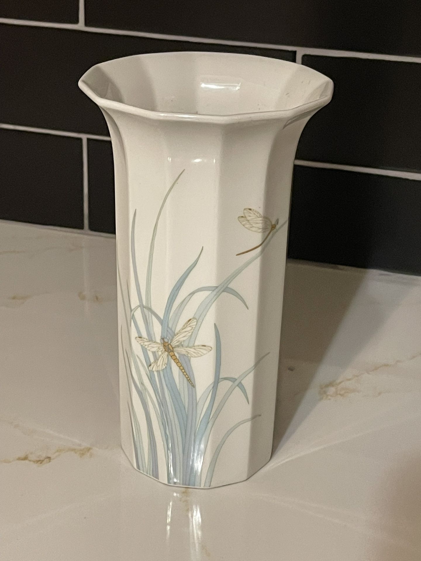 intage Rosenthal Studio Line Dragonfly Polygon Porcelain Vase by Tapio Wirkkala, 1960s Germany Mid Century Modern Home Decor, 6" Tall