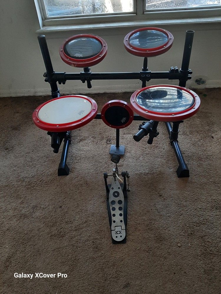 LIKE NEW  Remo 5 piece Practice Pad Kit