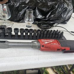 Milwaukee M12 FUEL INSIDER 1/4in.–3/8in. Extended Reach Box Ratchet, Drive Size