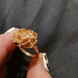Golden AVON Ring With A Single Stone Set Size 6.5