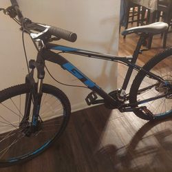 GT Adult Mountain Bike

