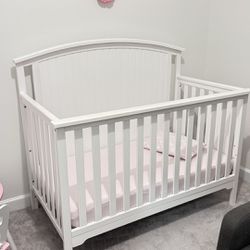 Baby Crib With Mattress And Protector