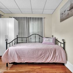 Black Metal Bunk Bed – Includes Two Mattresses