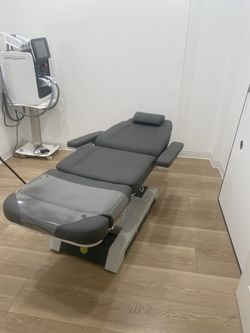LuxMed MODERNO 4-Motor Electric Spa Treatment Chair - Excellent Condition