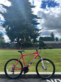 Fuji Nevada 3.0 Mountain Bike – Large Frame - Lightweight Bicycle Disc Brakes