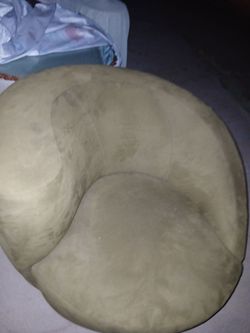 Dark green, plush swivel lounger