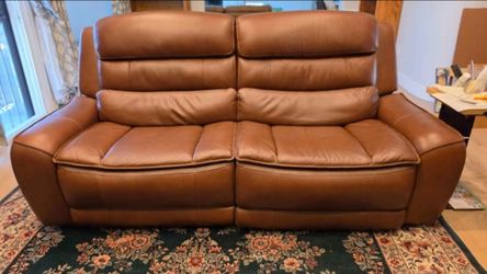 💥7 month old electric reclining leather sofa - power headrests - dual USB ports - comfortable! Nice