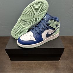 Mint Mystic Jordan 1