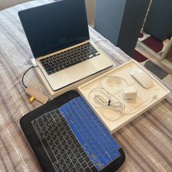 MacBook Air 13.6” M2 chip, 8GB RAM, 512GB SSD