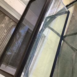 20 Gallon Aquarium With Cage Lid. Like New 