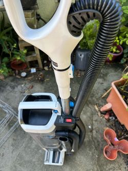 Shark, upright bagless vacuum