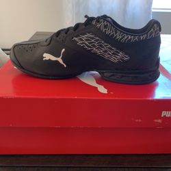 New Mens Pumas Size 7 1/2