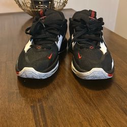 Nike Kyrie Low 5 Size 9