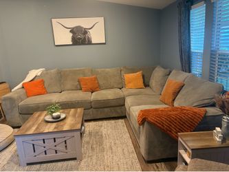 Secitional couch