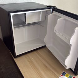 Haier Mini fridge 