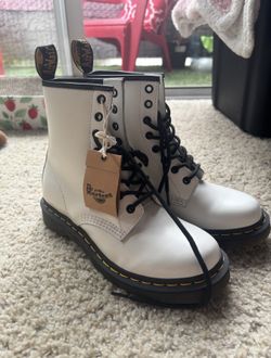 DR MARTENS WHITE
