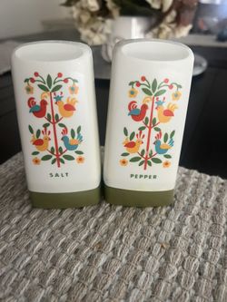 Vintage Salt And Pepper Shakers 