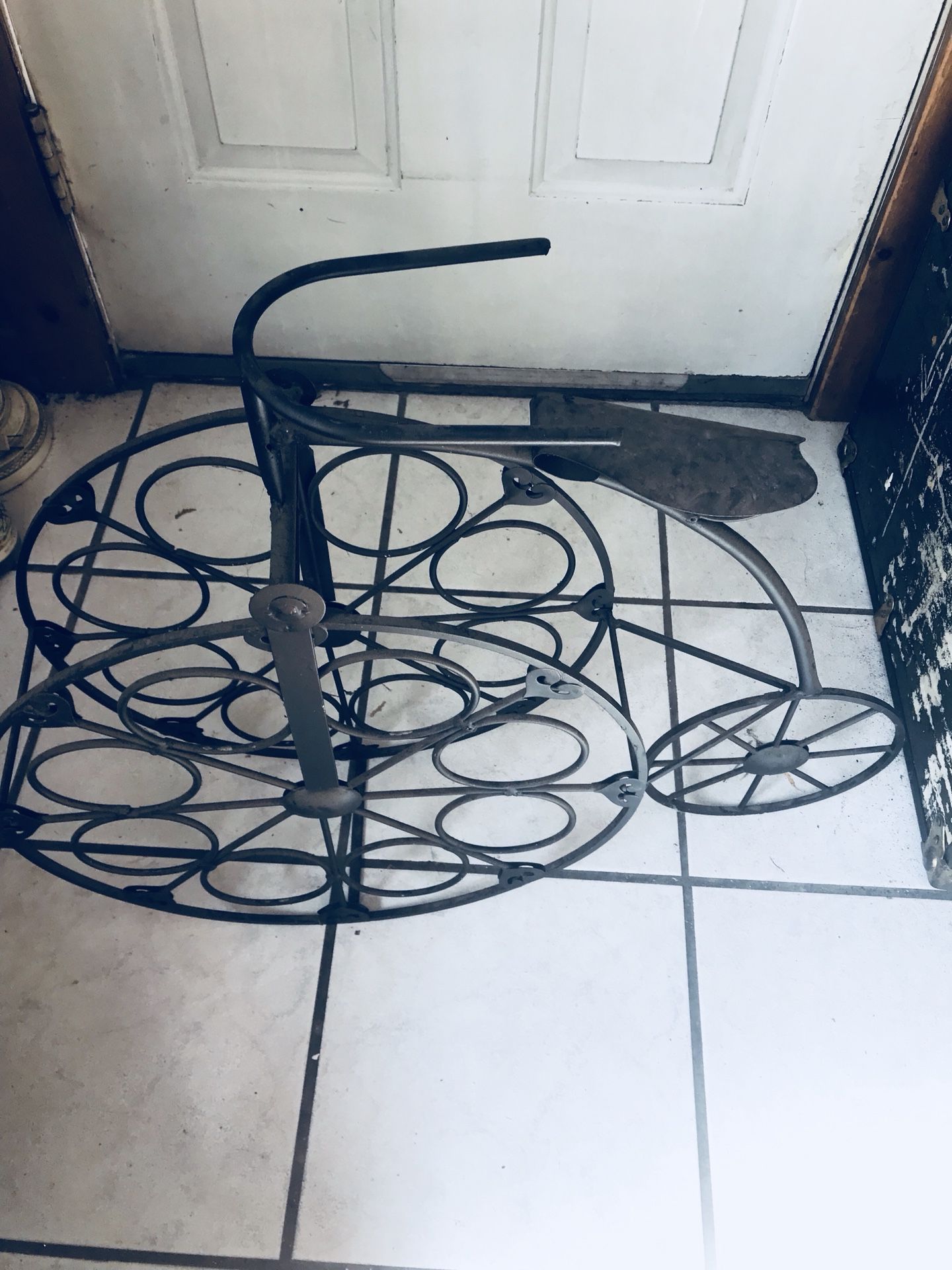 Black metal bike wine rack