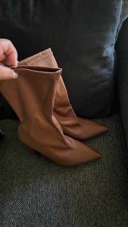 Boots white or brown size 8 new