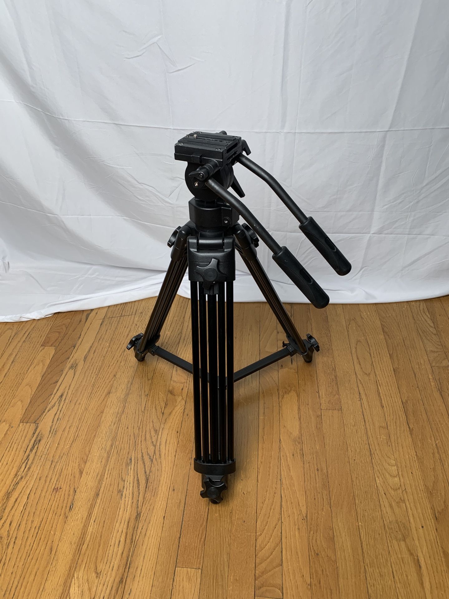 TV Production Tripod w/ Baseplate and Bag