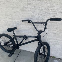 United Martinez Matte Black BMX Bike