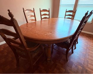 Ashley Furniture 7-piece Traditional Farmhouse Dining Set - Oval Extendable Table & 6 Ladder Chairs.