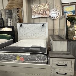 QUEEN BEDFRAME,NIGHTSTAND, MIRROR, DRESSER SALE $899.99 💰 