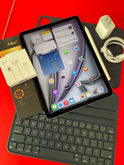 Apple IPad Air 11 (M3 chip / 2025 Model) 128GB  with pen, keyboard case & Accessories