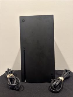 Xbox Series X 3TB like new with box and new controller.
