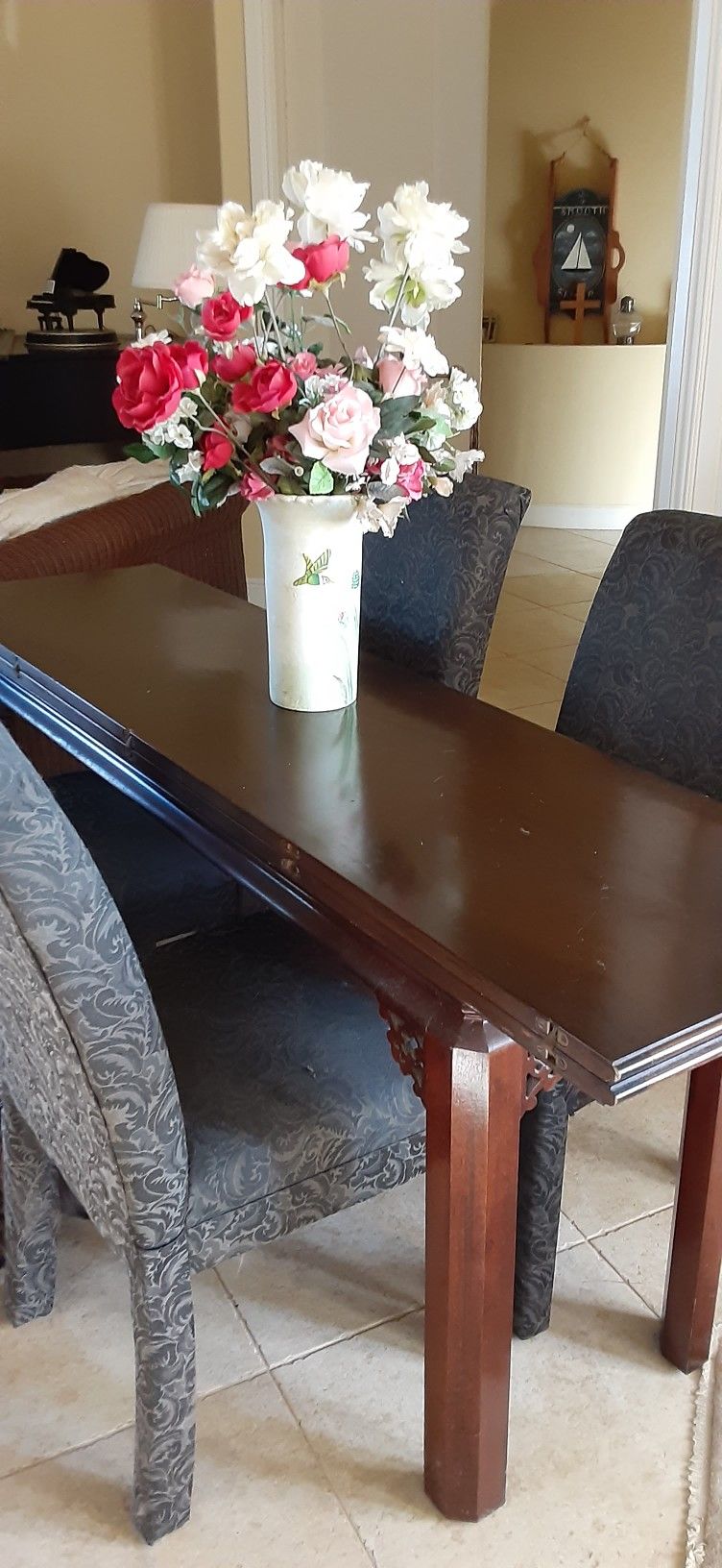 Foldable Diningroom Table.