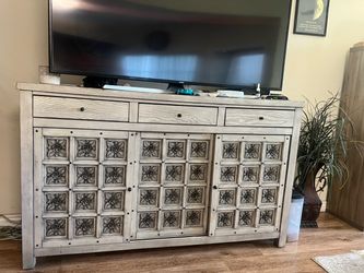 TV /  or bedroom/  or hallway/ entery Stand.  $120