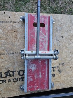 D-Cut RC-200 Profile Wall Base Cutter