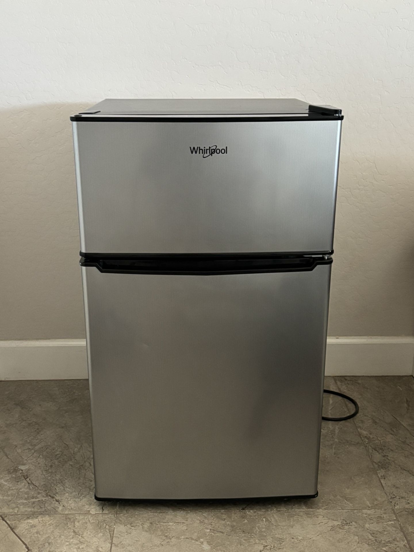 whirlpool mini fridge 3.1 cu