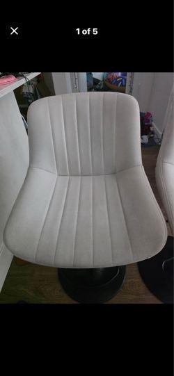 Swivel counter stools
