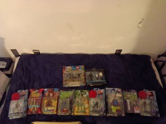 10 Sealed Vintage Marvel/DC Figures
