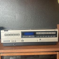 Vintage SANYO VCR Super Cool!