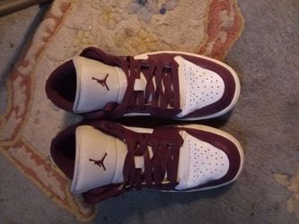 Nike Air Jordan's '1 Low' women's size 8.5